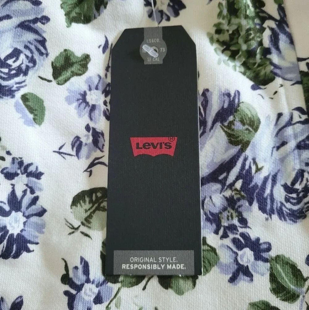 Levi's Floral💐 Shorts - NWT - Picture 5 of 12